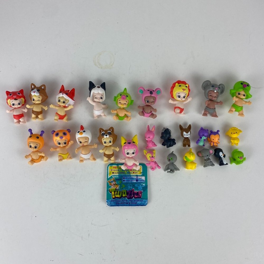 Twozies Collectible Babies Mini Figures & Pets Lot Moose Toys 14 Babies 12 Pets